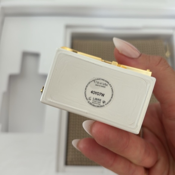 New Yves Saint Laurent Libre L’eau Nue Gift box with pouch - Picture 7 of 12